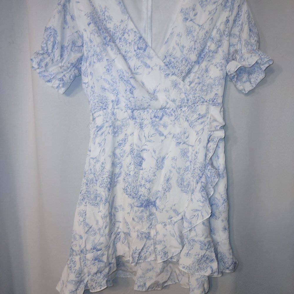Miss Guided Petite Size 4 Blue n White Dress